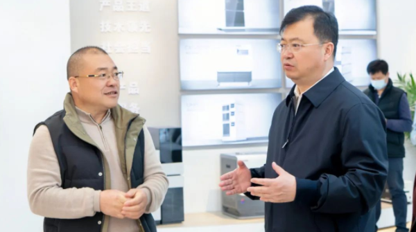 青島市嶗山區(qū)區(qū)長楊克敏帶隊工信局、統(tǒng)計局領(lǐng)導(dǎo)到訪盛瀚調(diào)研指導(dǎo)